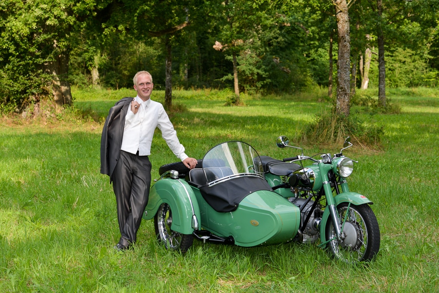 after wedding shooting bei langenburg - sichtbare momente - bräutigam mit zündapp motorrad "grüner elefant"