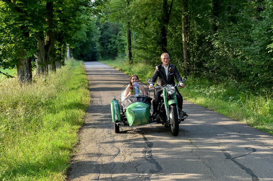 after wedding shooting bei langenburg - sichtbare momente - brautpaar im zündapp motorrad "grüner elefant"